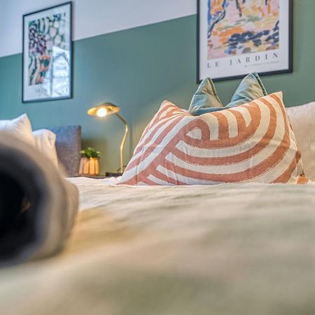 2 Bedroom Stylish Spacious Apt, Sleeps 6, Central Cheltenham, With Free Parking - By Blue Puffin Stays Luaran gambar