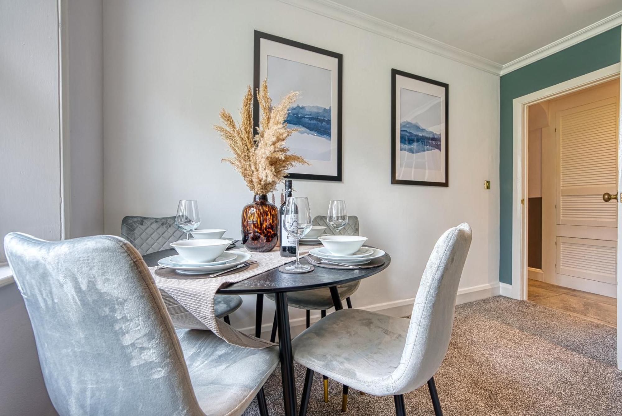 2 Bedroom Stylish Spacious Apt, Sleeps 6, Central Cheltenham, With Free Parking - By Blue Puffin Stays Luaran gambar