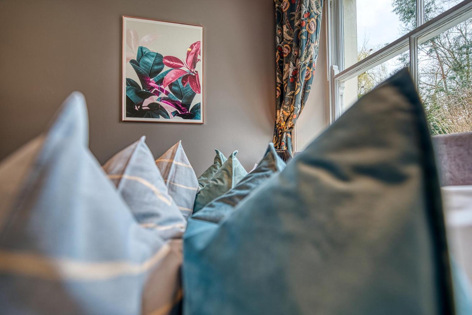 2 Bedroom Stylish Spacious Apt, Sleeps 6, Central Cheltenham, With Free Parking - By Blue Puffin Stays Luaran gambar
