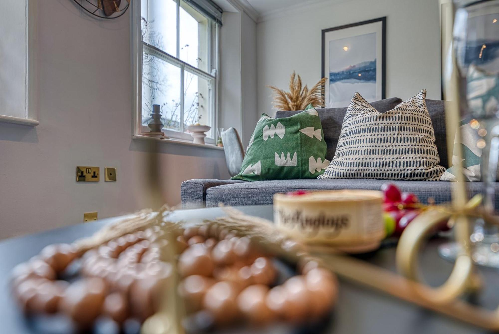 2 Bedroom Stylish Spacious Apt, Sleeps 6, Central Cheltenham, With Free Parking - By Blue Puffin Stays Luaran gambar