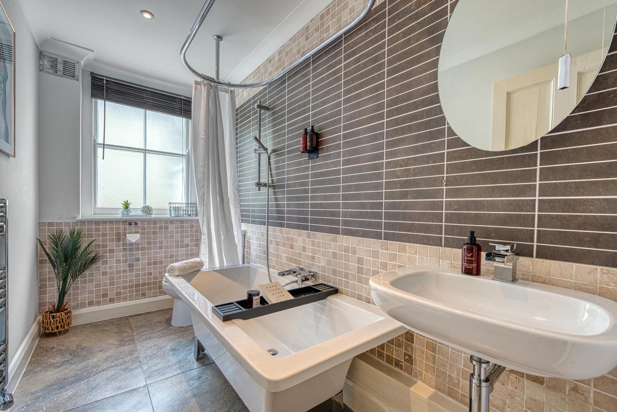 2 Bedroom Stylish Spacious Apt, Sleeps 6, Central Cheltenham, With Free Parking - By Blue Puffin Stays Luaran gambar