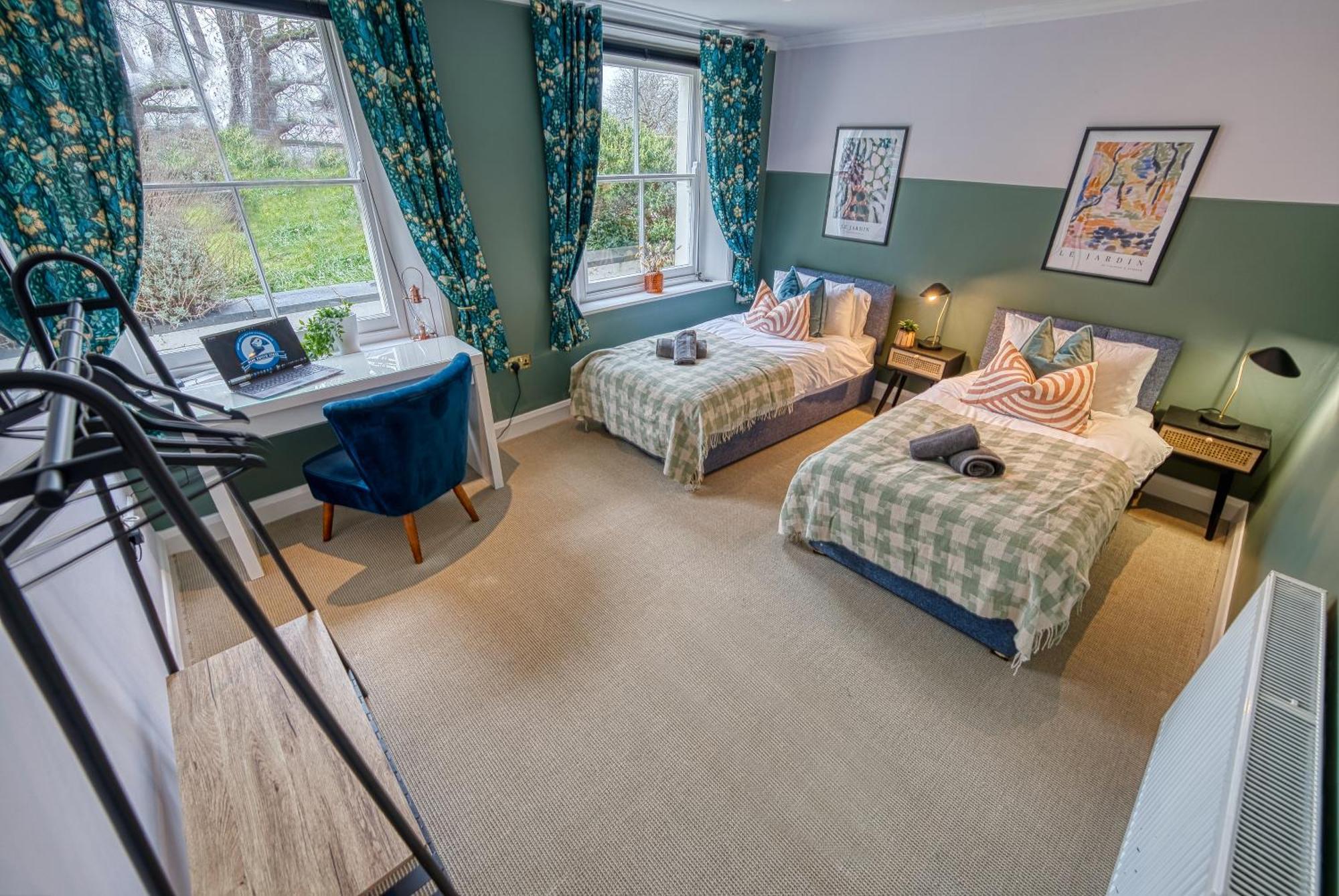 2 Bedroom Stylish Spacious Apt, Sleeps 6, Central Cheltenham, With Free Parking - By Blue Puffin Stays Luaran gambar