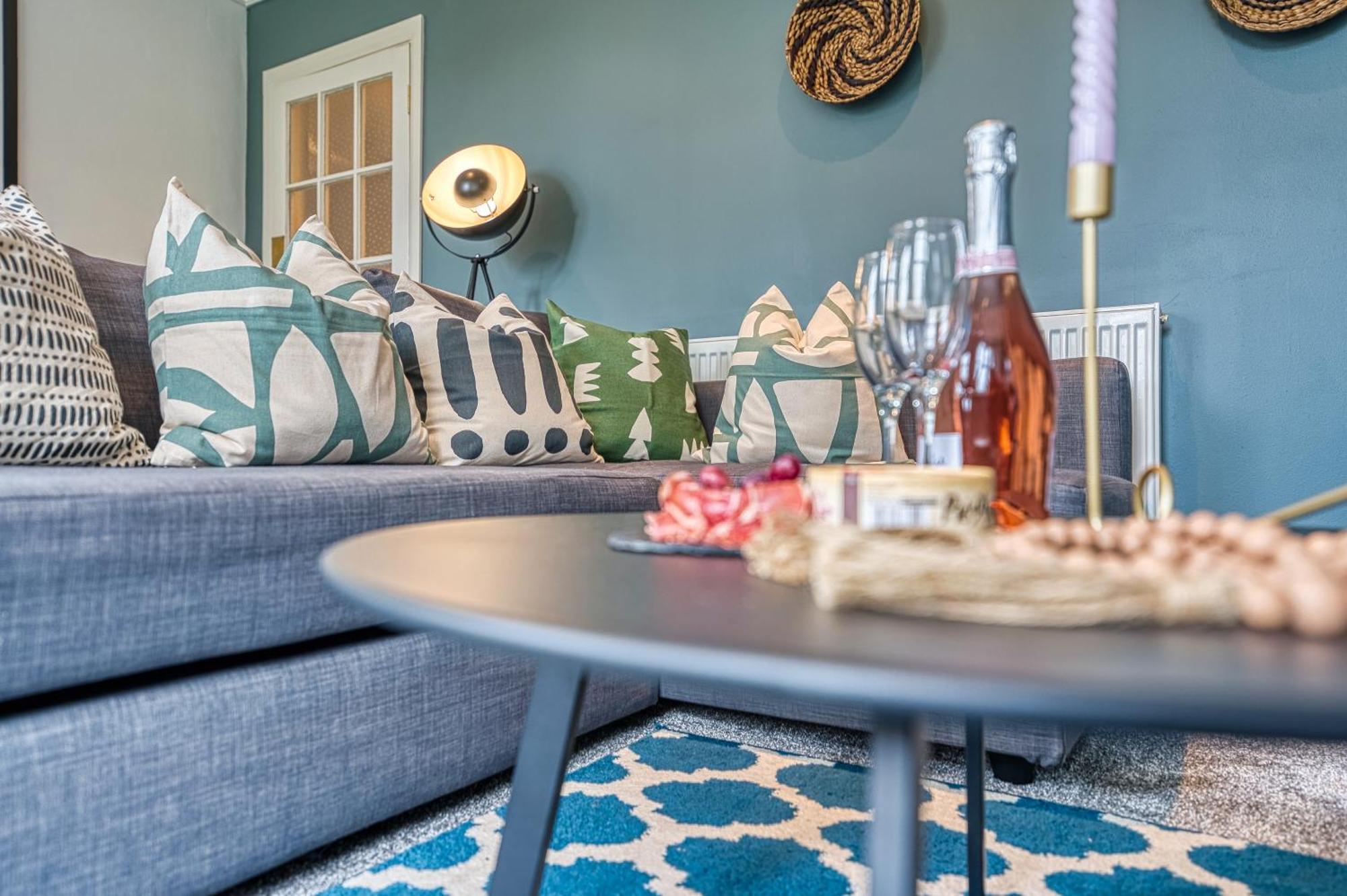 2 Bedroom Stylish Spacious Apt, Sleeps 6, Central Cheltenham, With Free Parking - By Blue Puffin Stays Luaran gambar