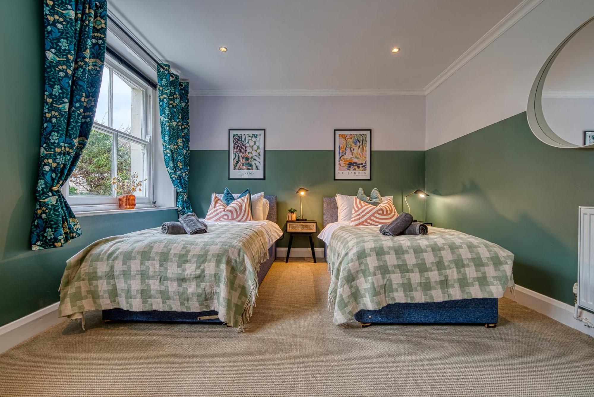 2 Bedroom Stylish Spacious Apt, Sleeps 6, Central Cheltenham, With Free Parking - By Blue Puffin Stays Luaran gambar