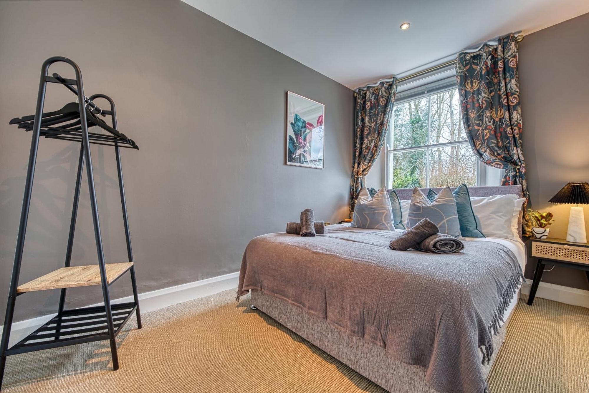 2 Bedroom Stylish Spacious Apt, Sleeps 6, Central Cheltenham, With Free Parking - By Blue Puffin Stays Luaran gambar