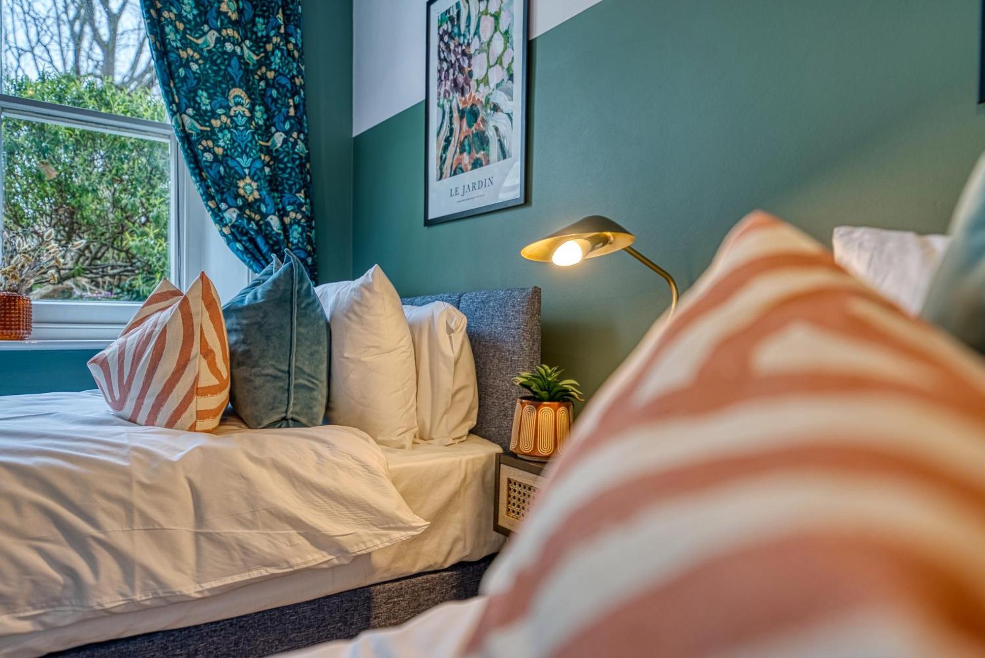 2 Bedroom Stylish Spacious Apt, Sleeps 6, Central Cheltenham, With Free Parking - By Blue Puffin Stays Luaran gambar