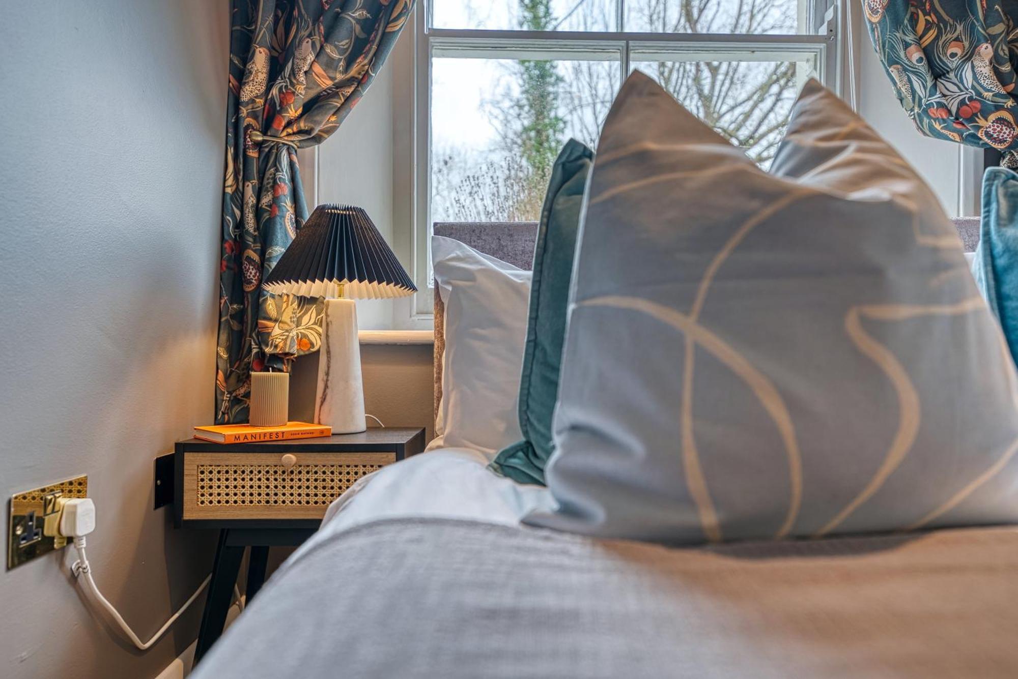 2 Bedroom Stylish Spacious Apt, Sleeps 6, Central Cheltenham, With Free Parking - By Blue Puffin Stays Luaran gambar